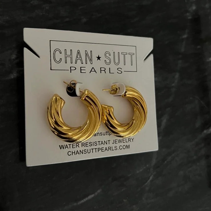 Chansutt Pearl - Chunky Twist Hoops