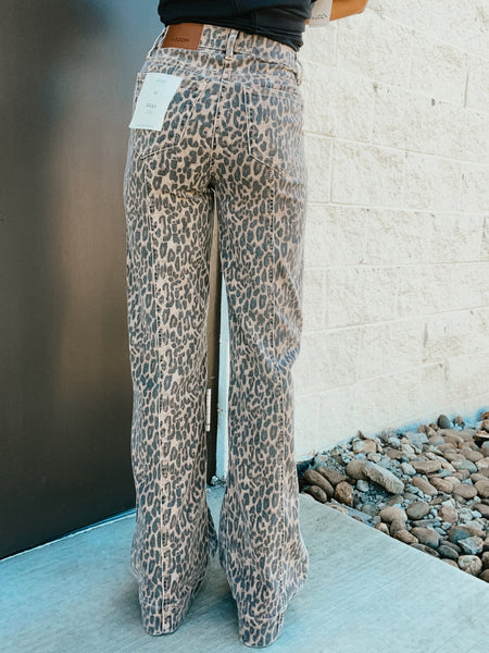 Hidden - Happi 33" Inseam Wide Comfort Flare Jean - Cheetah