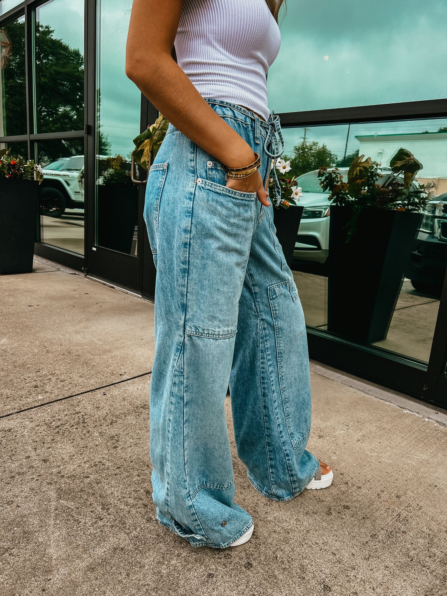 Free People - CRVY Outlaw Wide-Leg Jeans - DRIZZLE